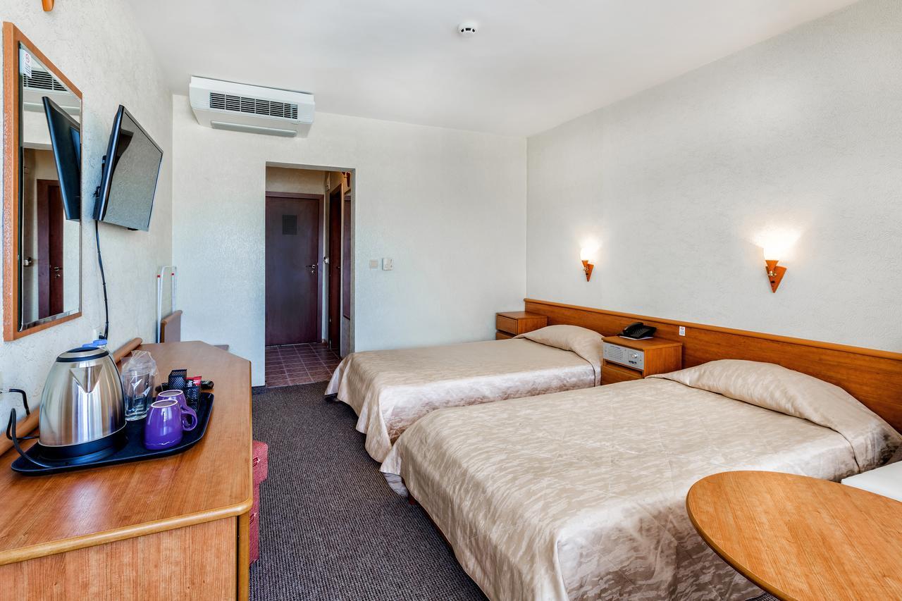 Single Room with Partial Sea View,580878984:JPEG