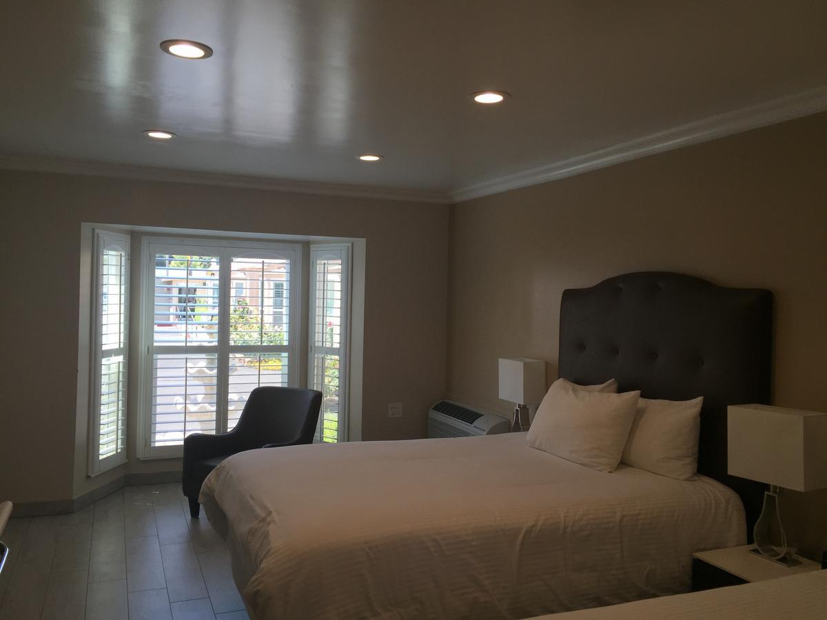 Deluxe Queen Room Two Queen Beds