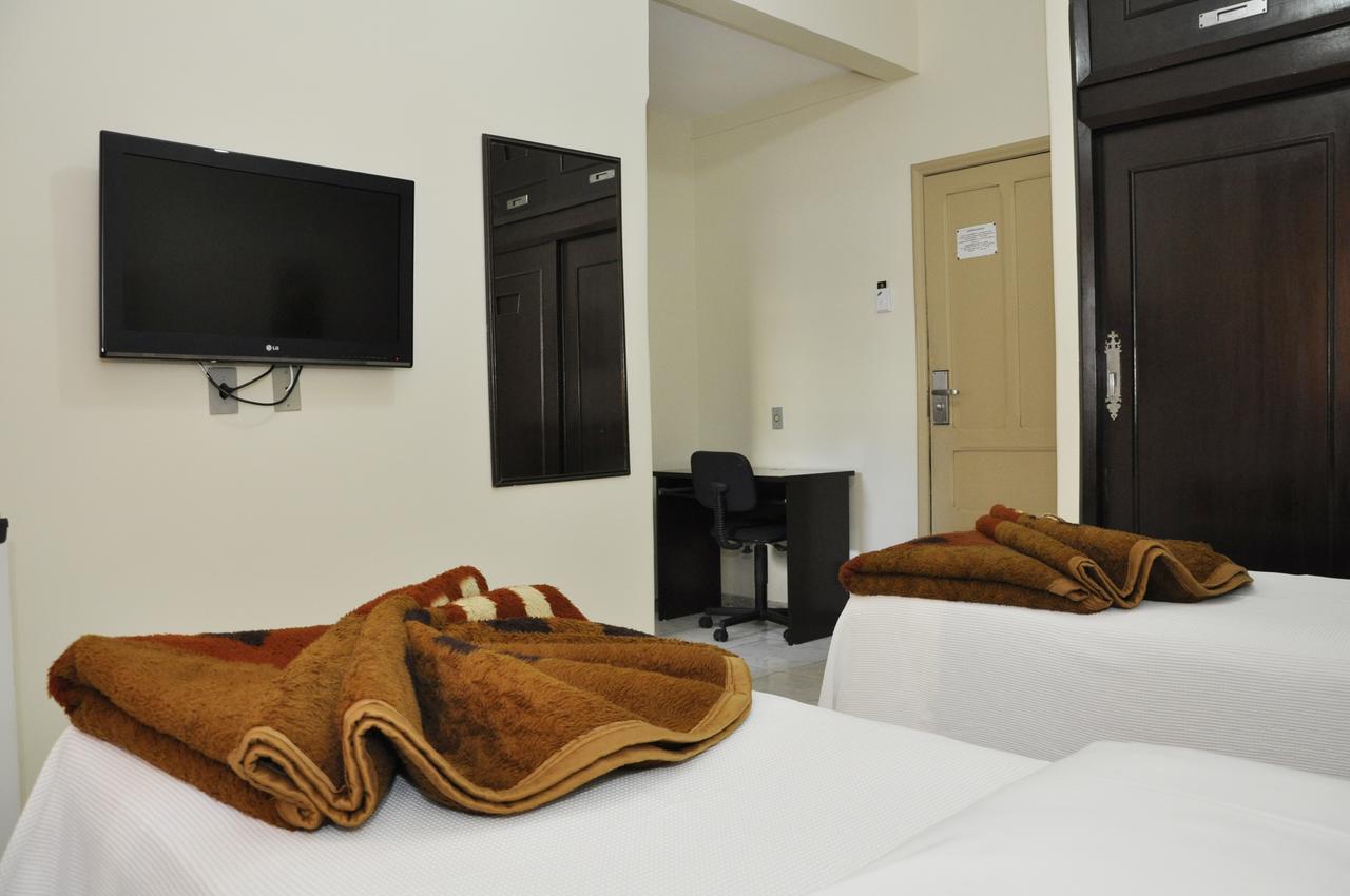 Quarto com 2 Camas de Solteiro