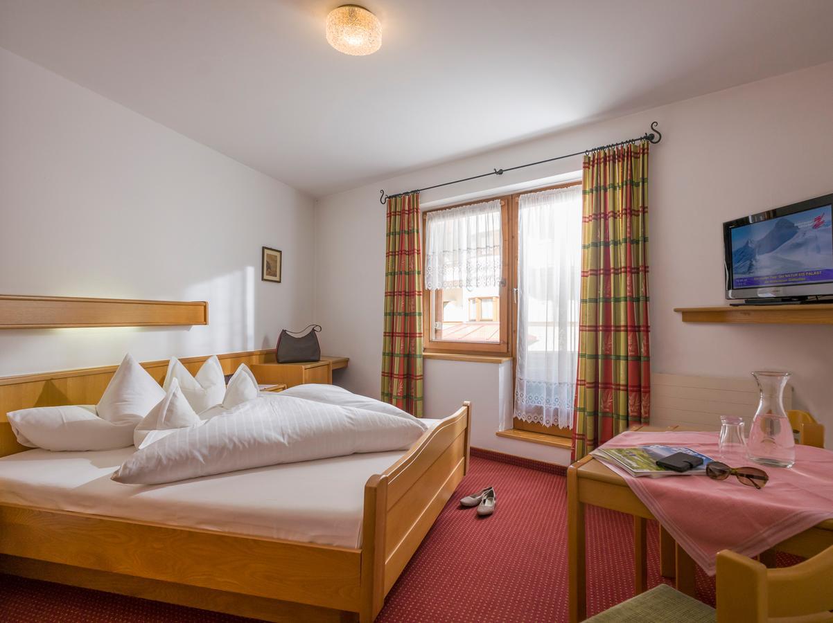 Family Room,1106840163:JPEG