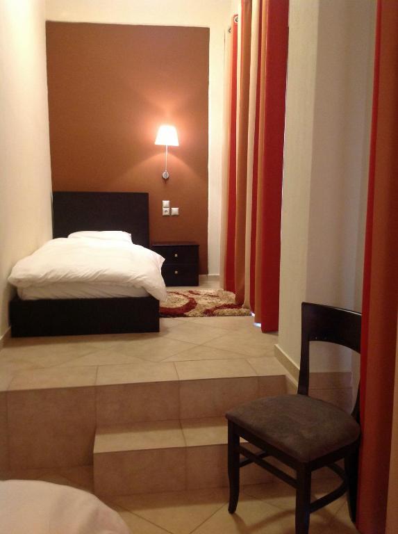 Chambre Triple Supérieure avec Balcon - Vue sur Météores