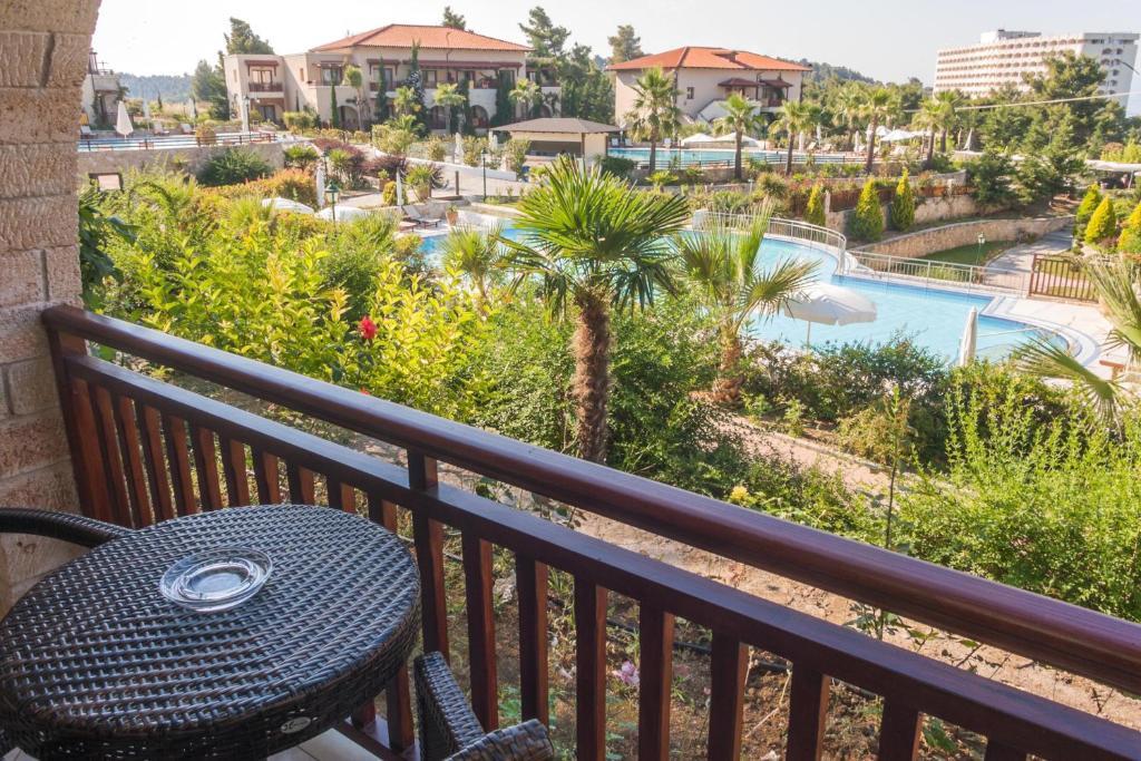 Junior Suite with Pool View