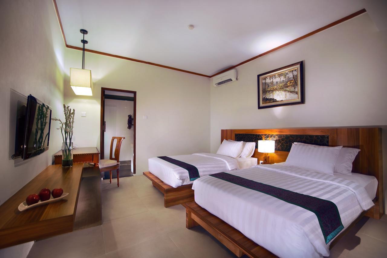 Deluxe Kamer met 2 Bedden en Uitzicht op het Zwembad