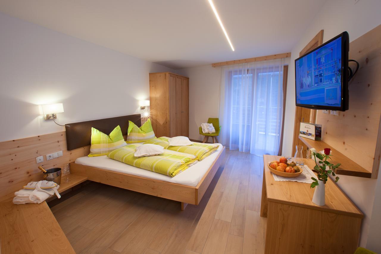 Camera Matrimoniale con Vista Montagna
