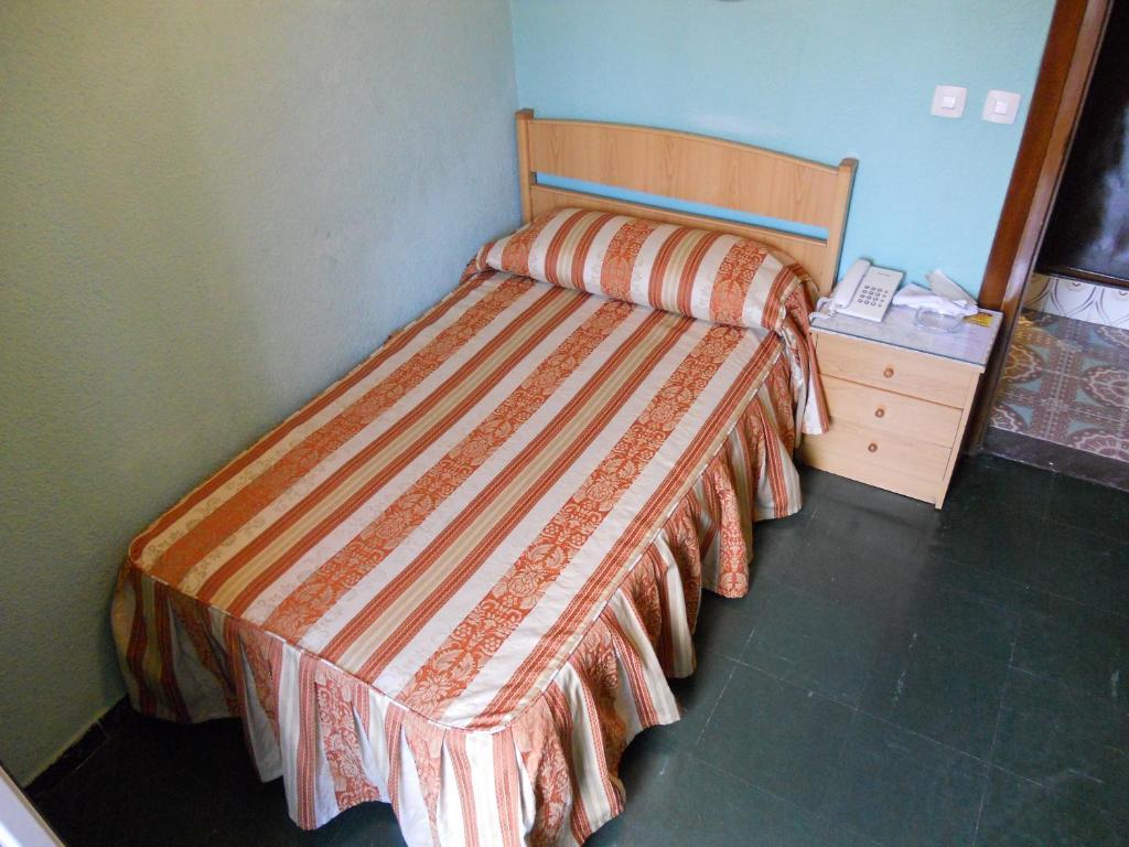 Single Room,64909864:JPEG