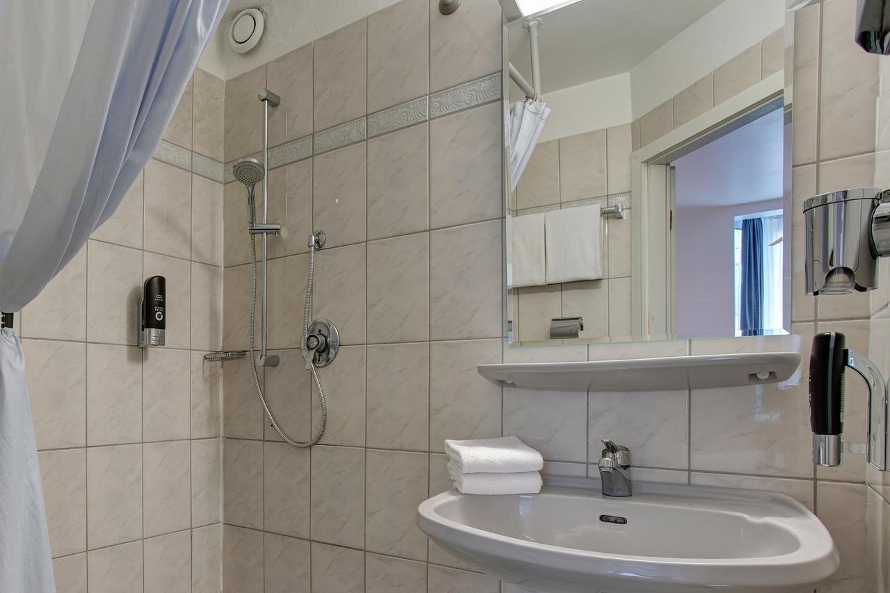 Standard Room, 2 Single Beds,1451816203:JPEG