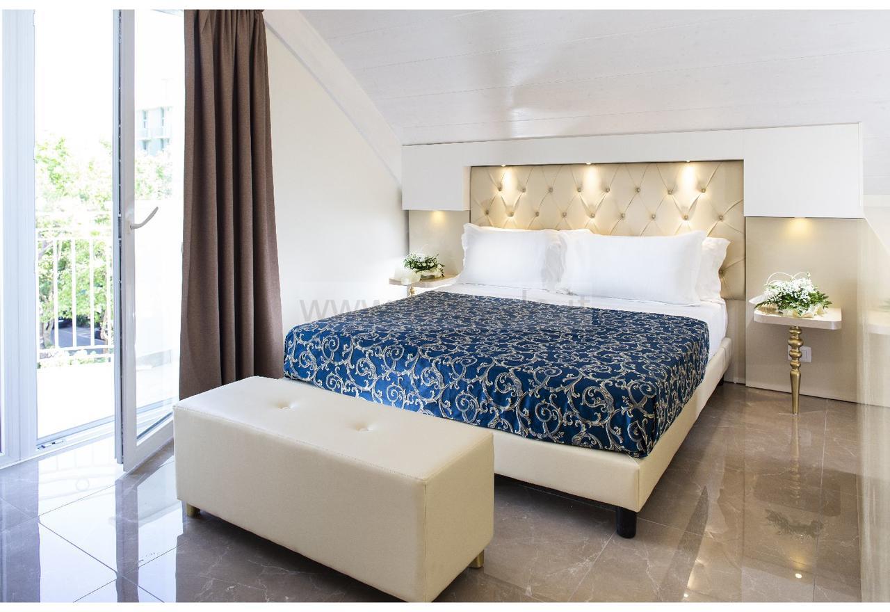 Junior Suite avec vue sur mer partielle