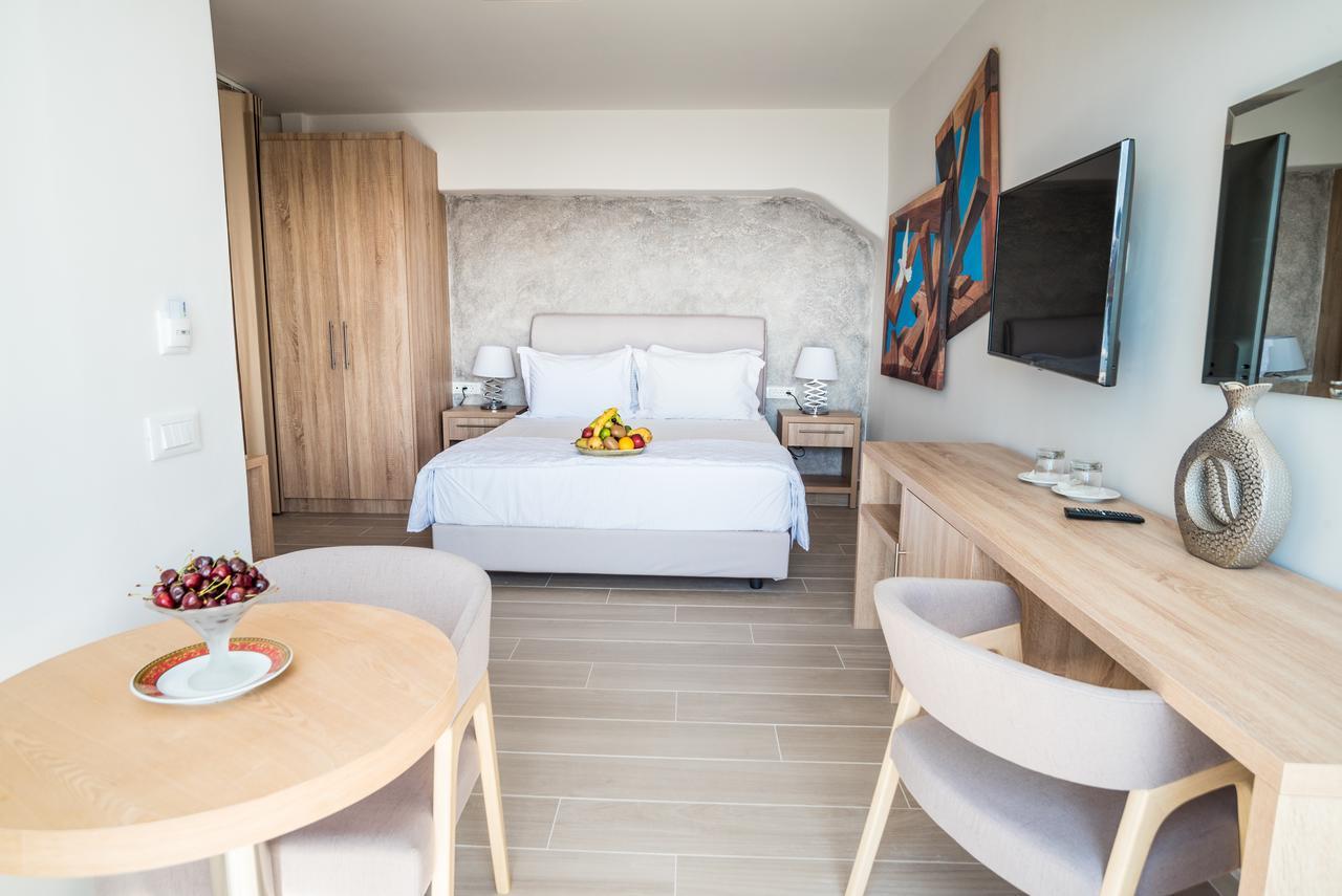 Deluxe Suite with Hot Tub and Caldera View,664830405:JPEG