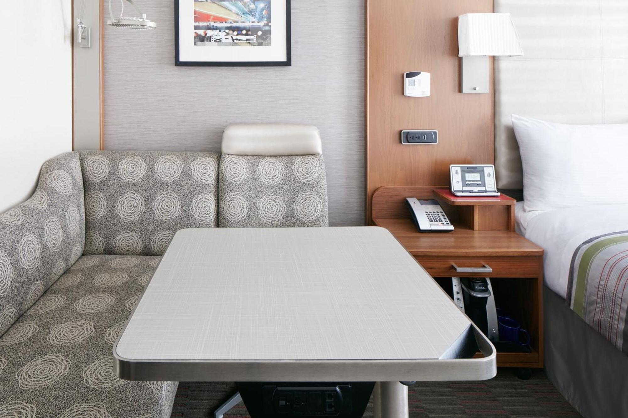 Camera Queen Standard