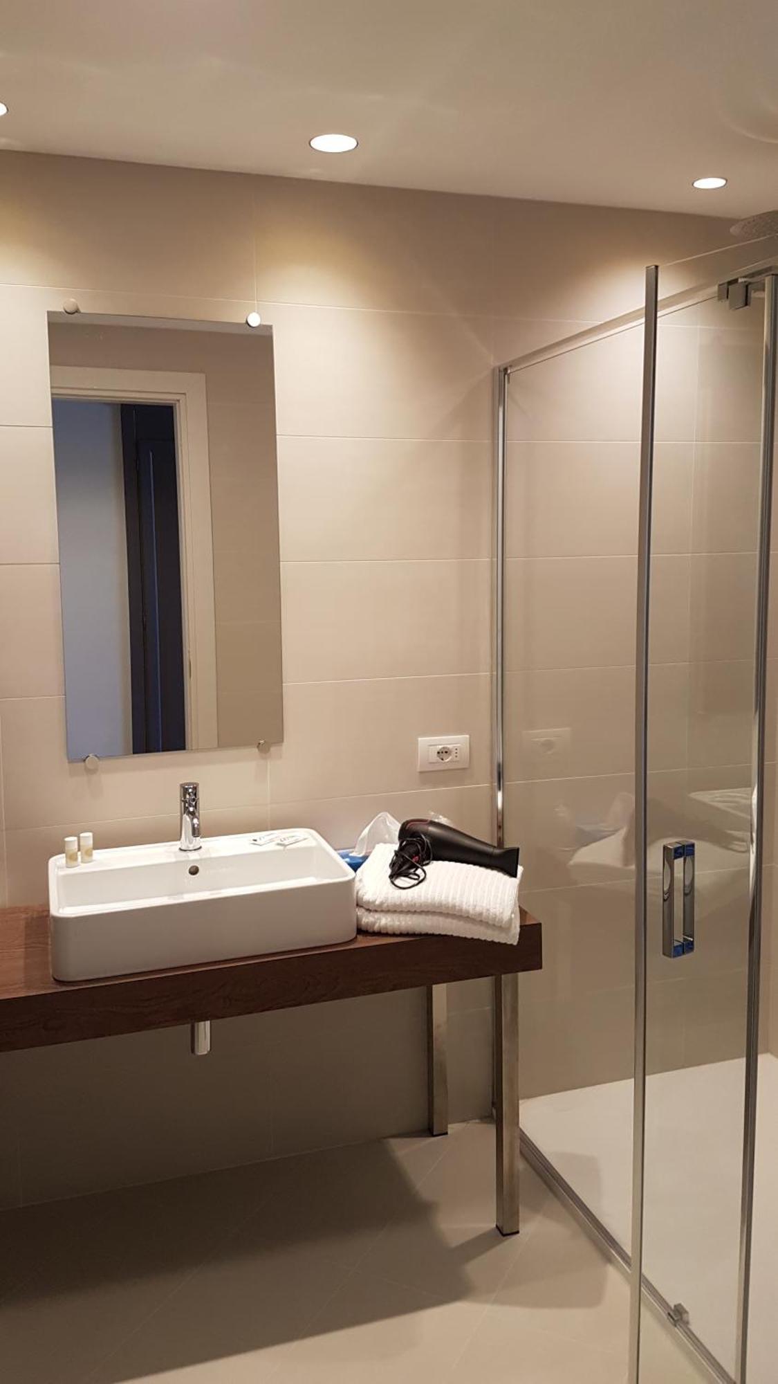 Habitación Deluxe con balcón y vistas al lago - 1 o 2 camas