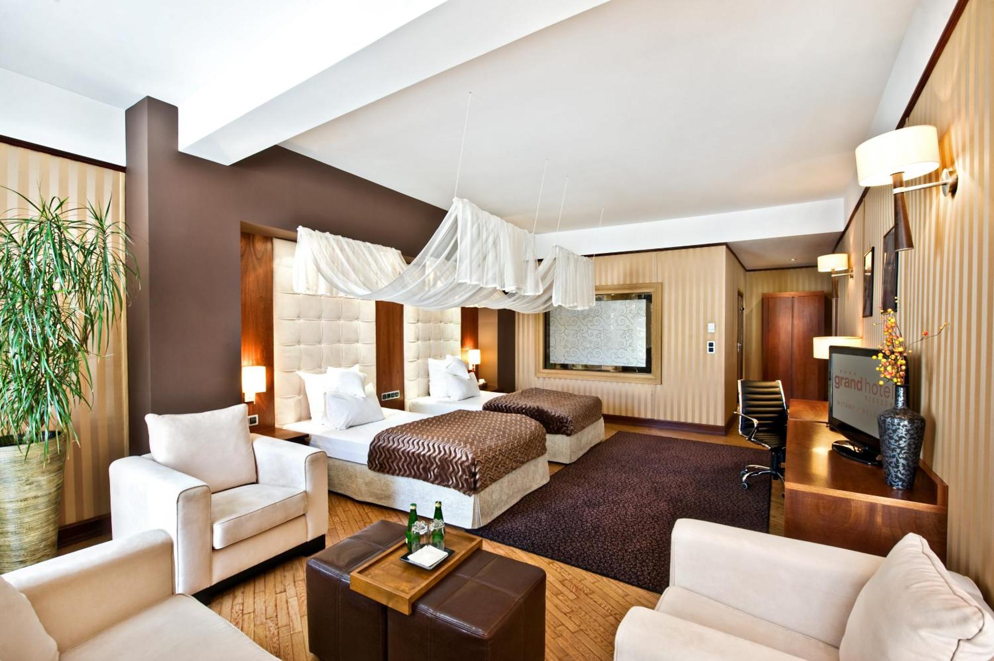 Studio,757758739:JPEG