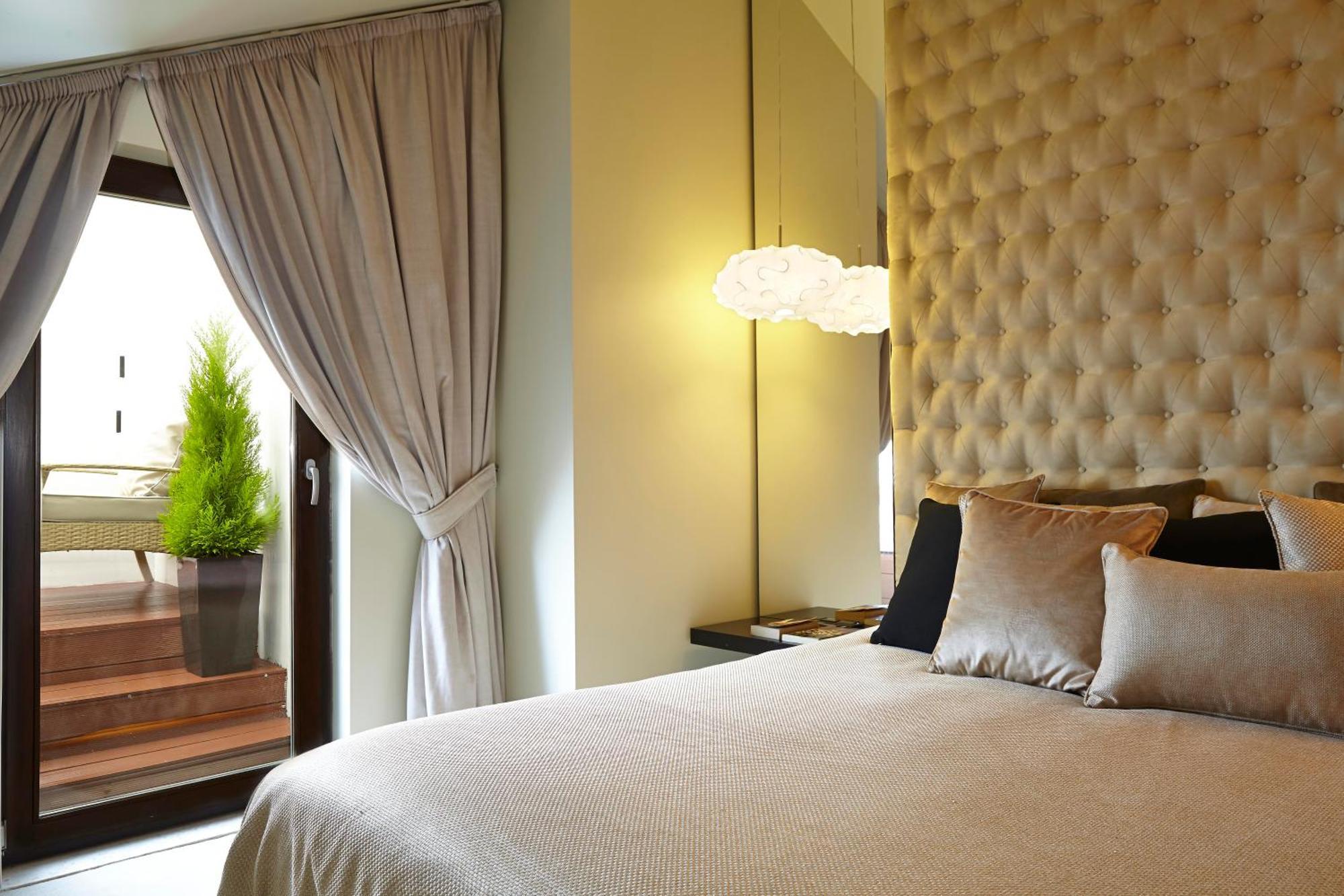 Suite with Terrace,990335440:JPEG