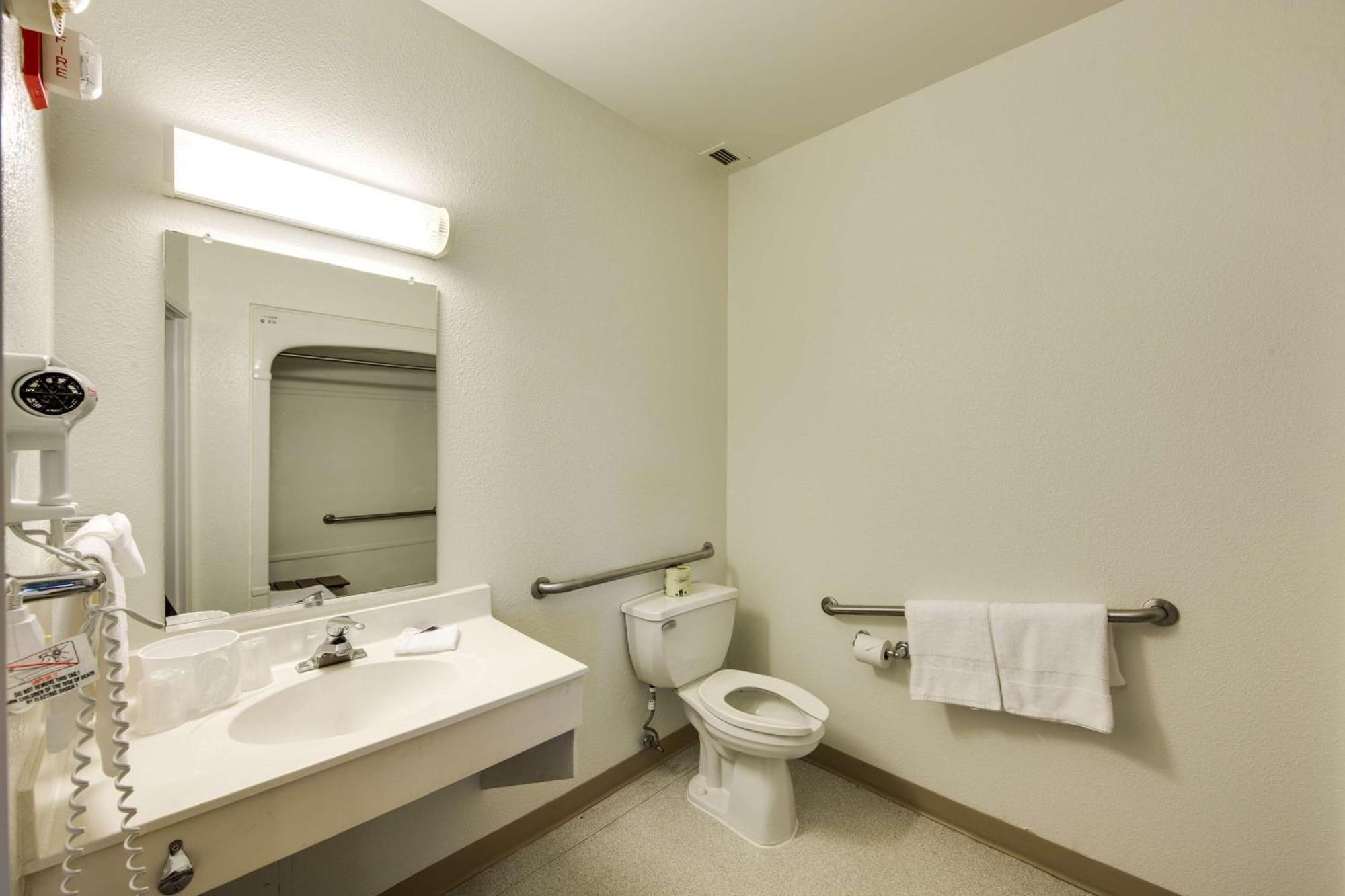 Queen Room - Disability Access - Roll in Shower,1220821024:JPEG