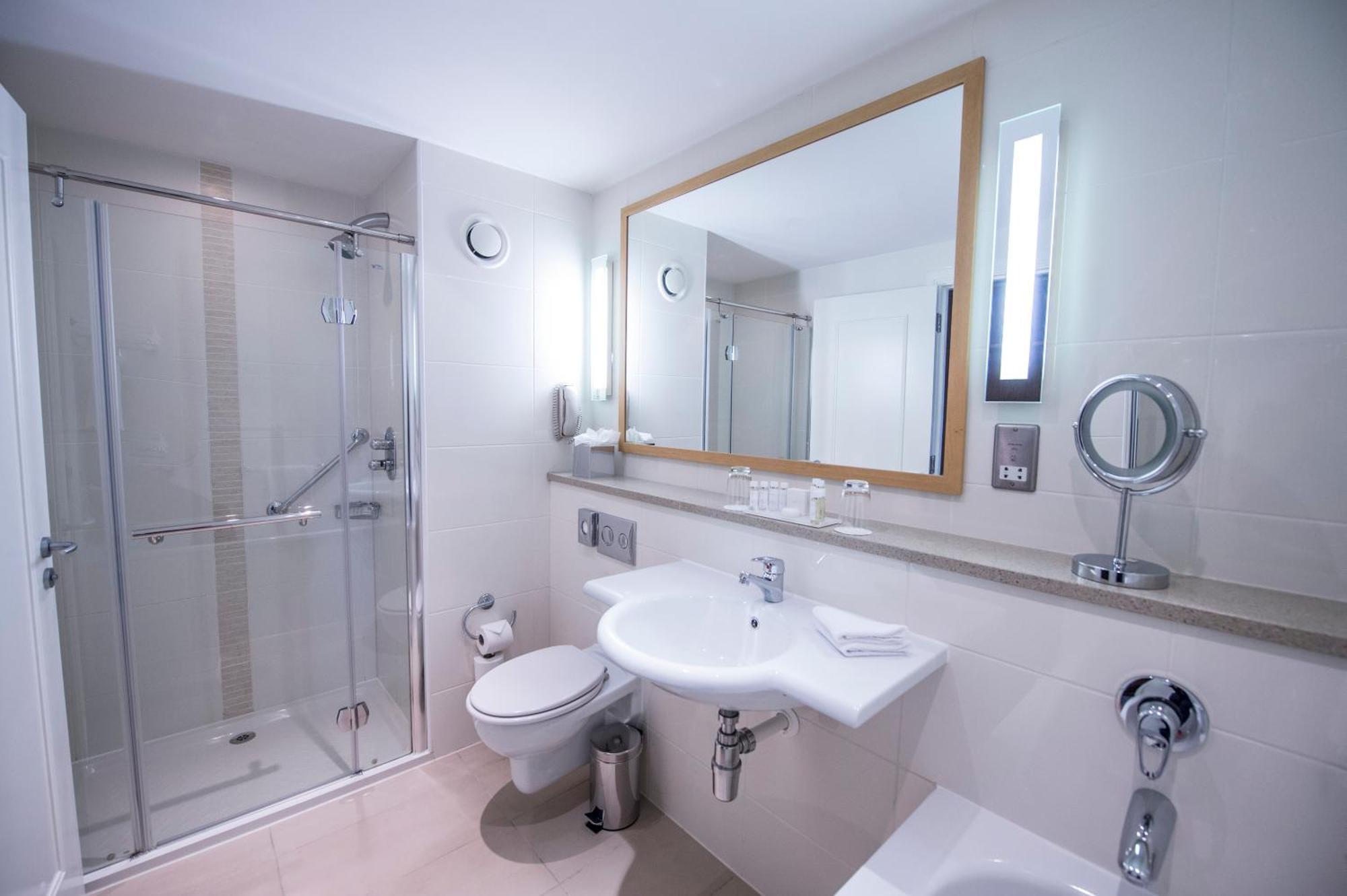 Classic Room 1 King Bed,997035633:JPEG