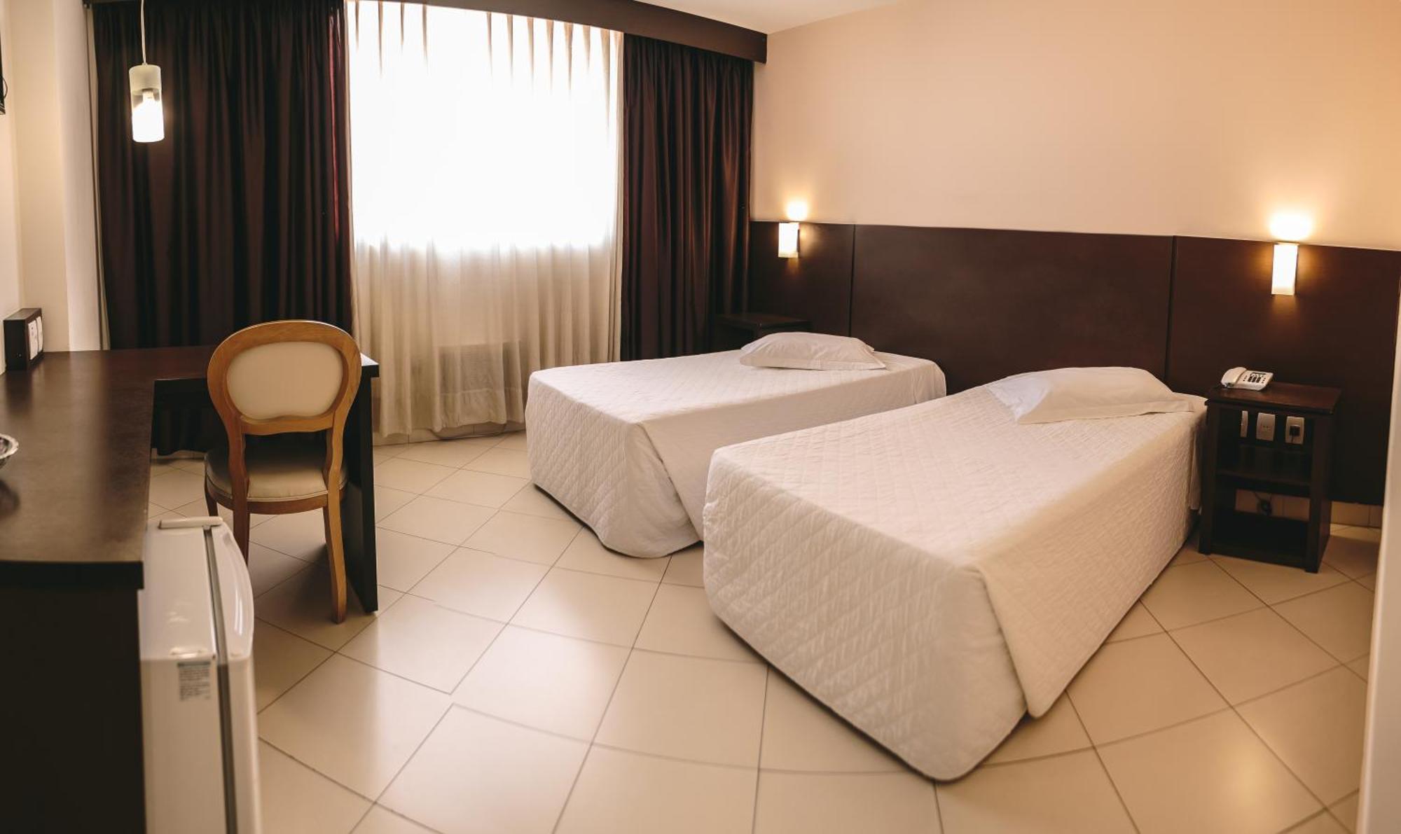 Quarto com 2 Camas de Solteiro