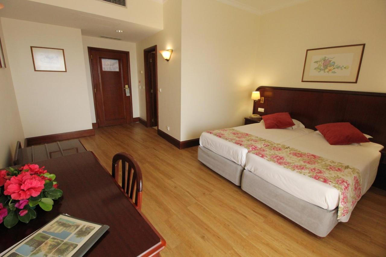 Quarto Econômico com 2 Camas de Solteiro