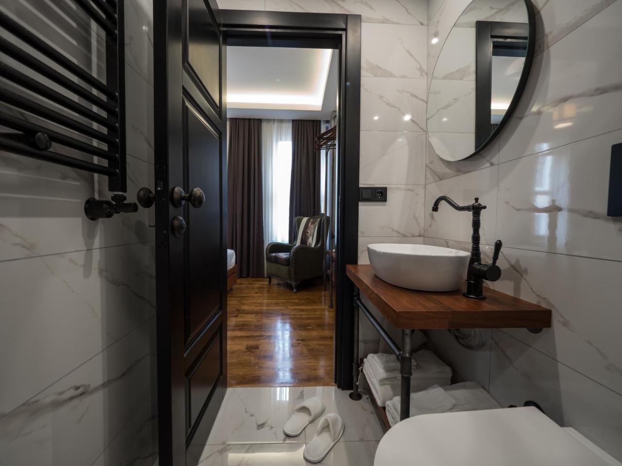 Deluxe Double Room with Balcony,754327141:JPEG