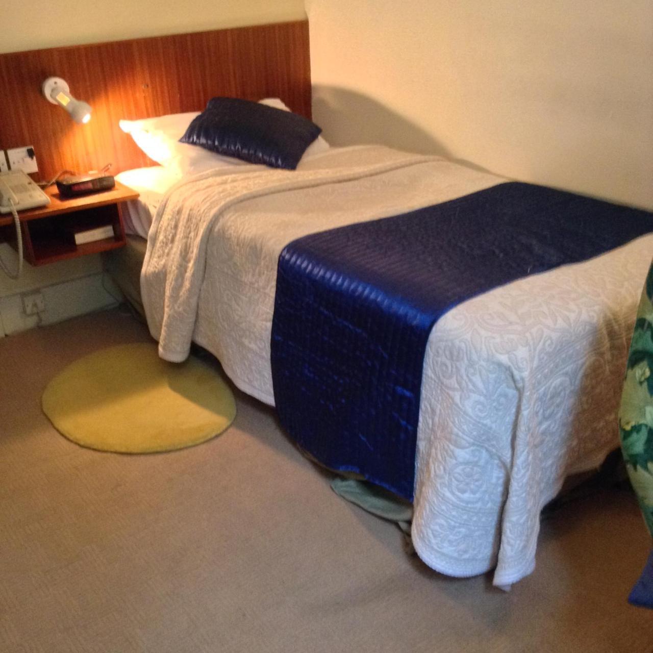Standard Single Room With Ensuite Bathroom