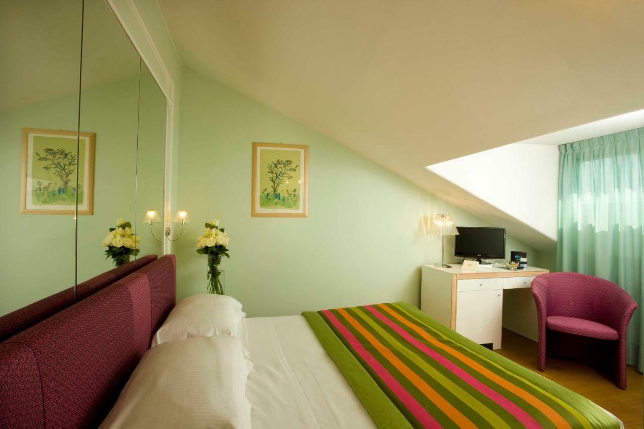 Quarto Econômico com Cama de Casal ou 2 de Solteiro