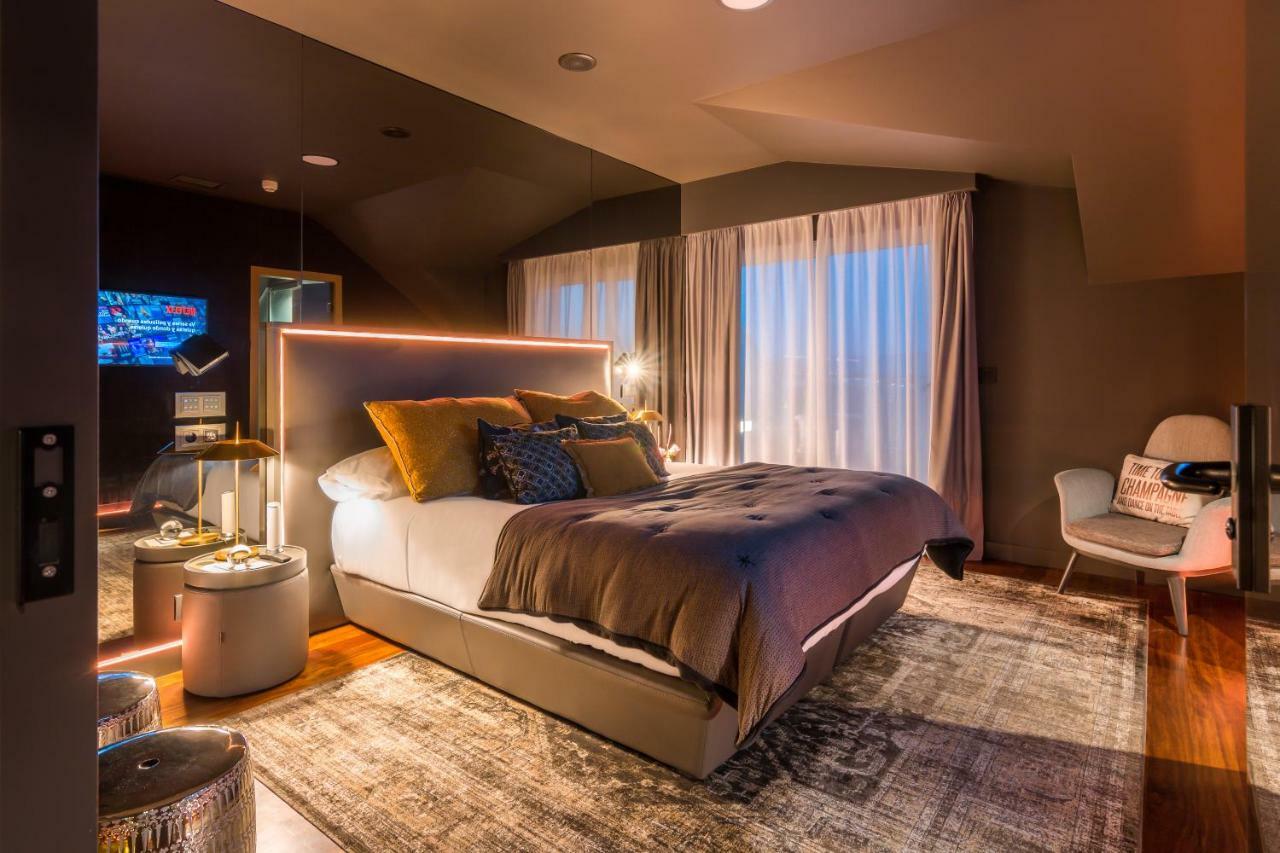 Deluxe Suite with Spa Access,792883962:JPEG