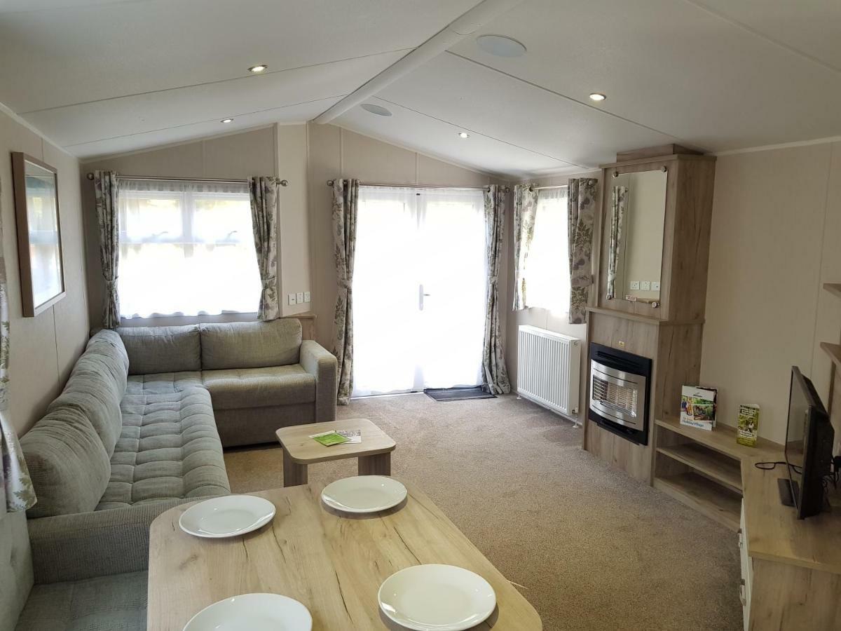 2 Bedroom Platinum Caravan Lodge,806149737:JPEG