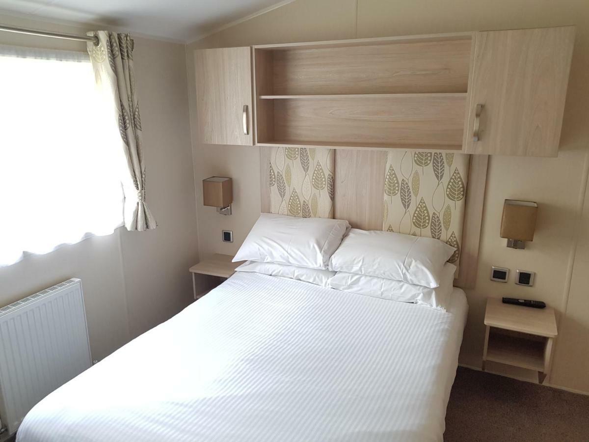 2 Bedroom Gold Caravan Lodge,806151447:JPEG
