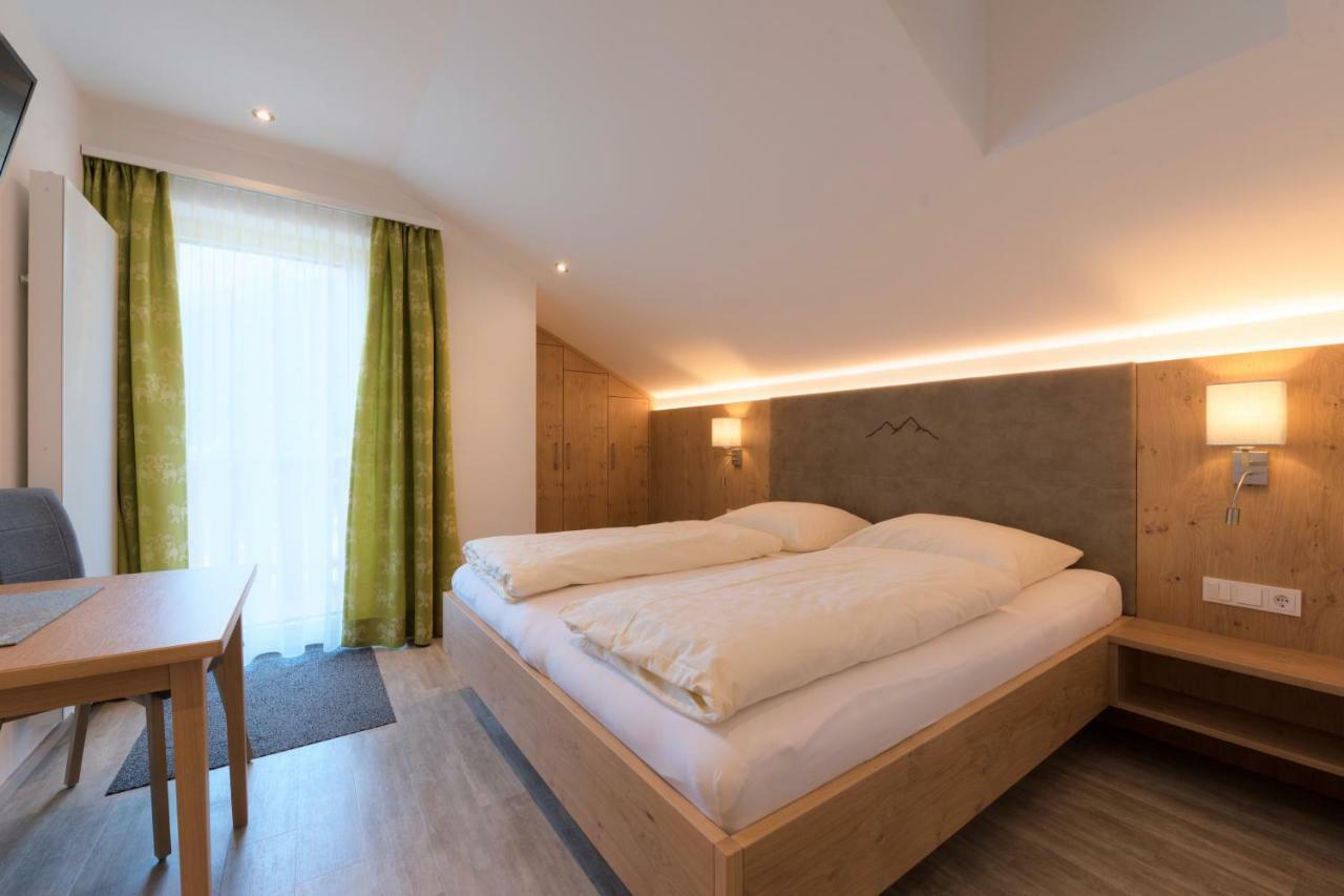 Deluxe Double Room with Balcony,904873393:JPEG