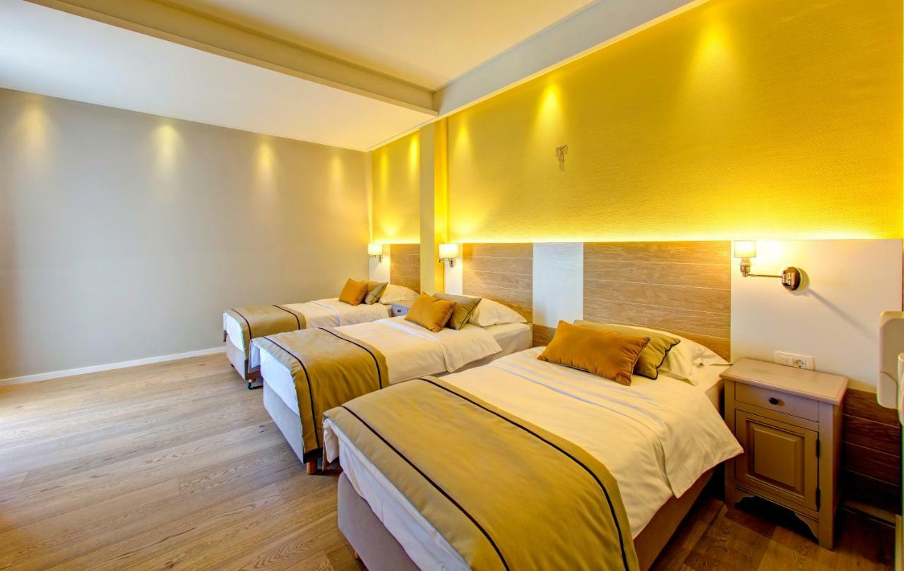 Habitación Triple Deluxe con balcón
