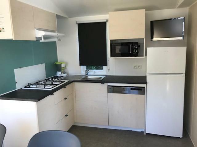 Mobil home Vaucluse – 6 personnes, 3 chambres, spa privatif sur la terrasse, tv, climatisation, lave-vaisselle