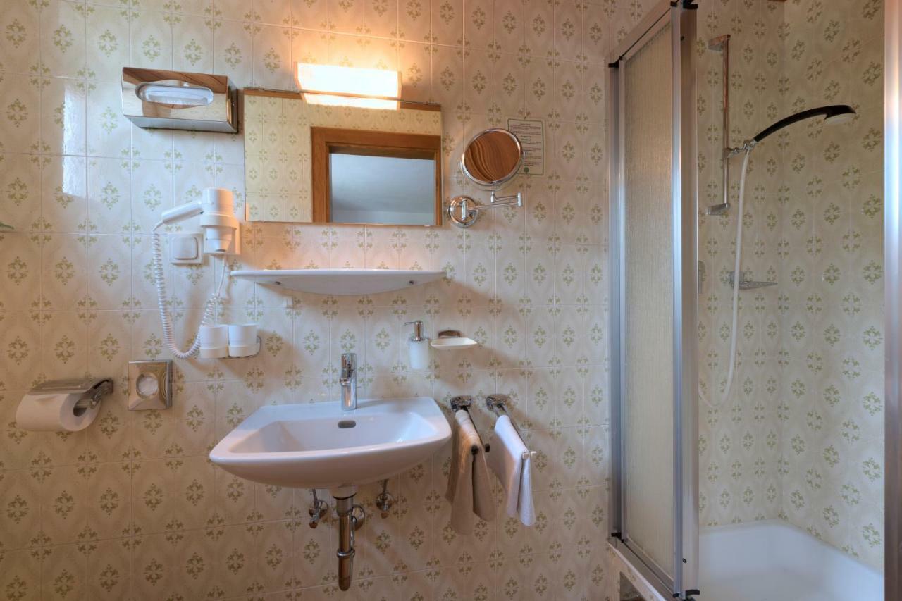 Standard Single Room,904876426:JPEG