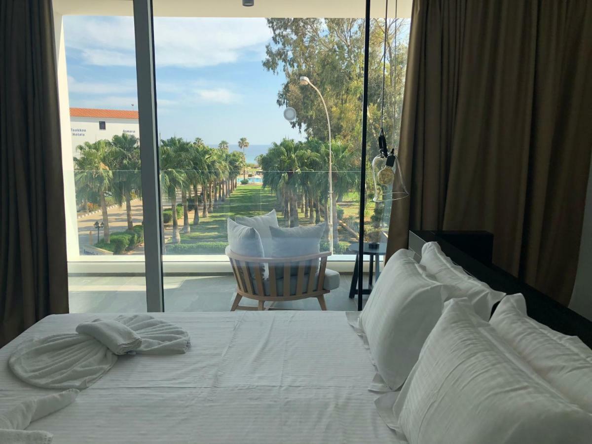 Suite Balcony,671049300:JPEG
