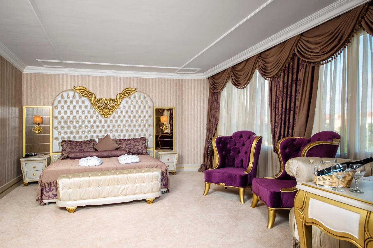 Suite met Kingsize Bed en Uitzicht op Zee