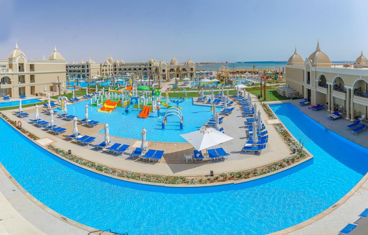 Quarto com Cama de Casal ou 2 de Solteiro com Vista da Piscina