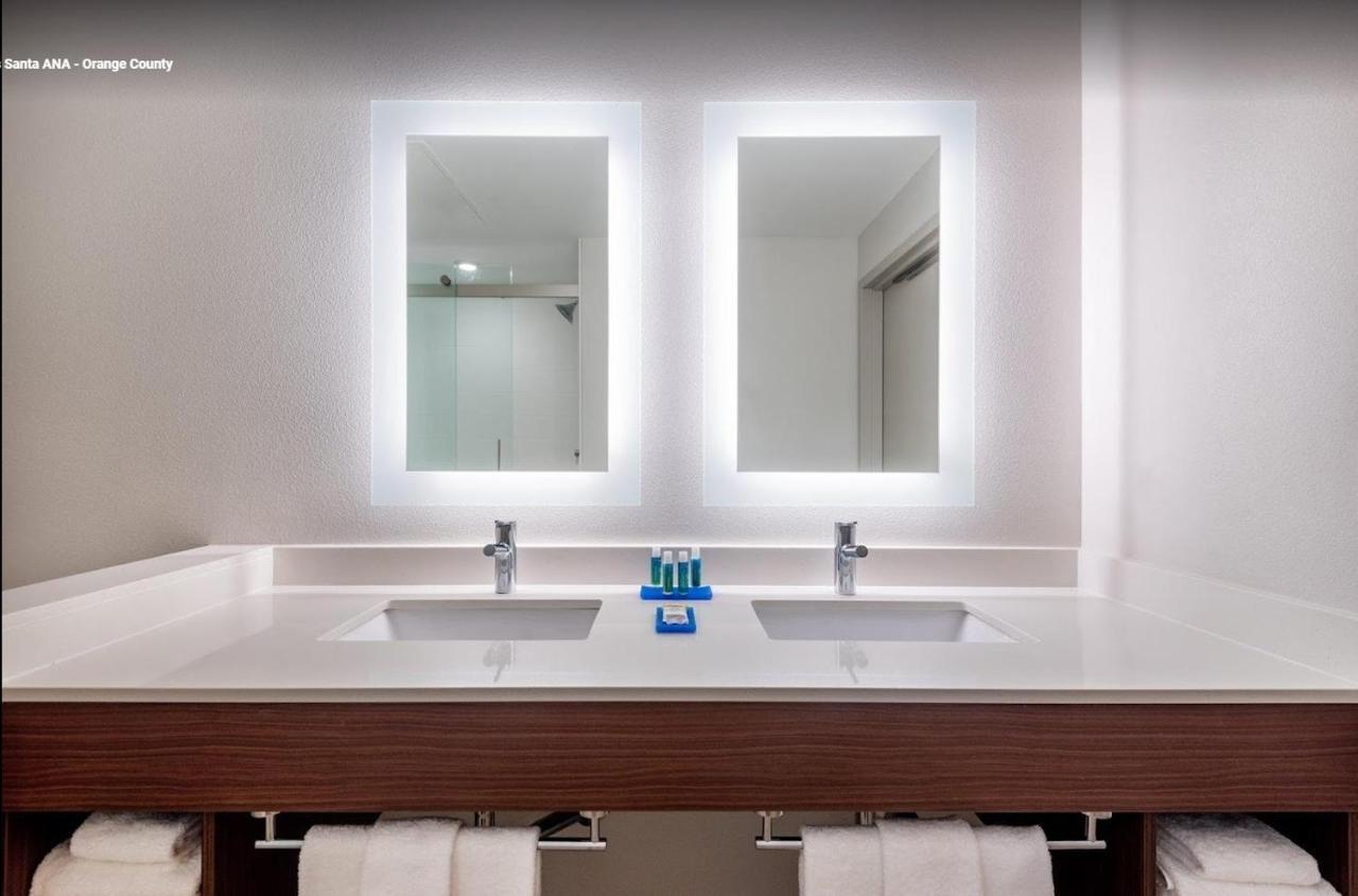 Deluxe King Room - Hearing Accessible,1284211732:JPEG