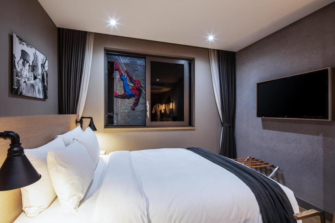 Standard Queen Room