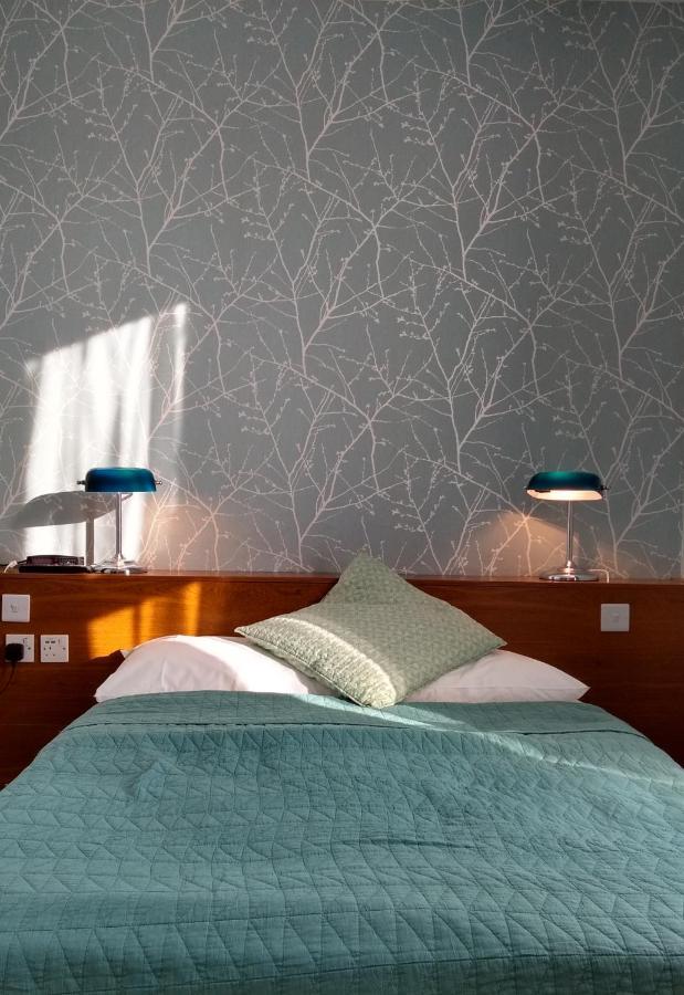 Standard Double Room Ensuite Bathroom,983592868:JPEG