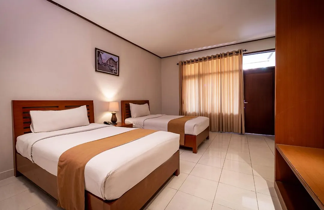 Yulia Beach Inn Kuta-1