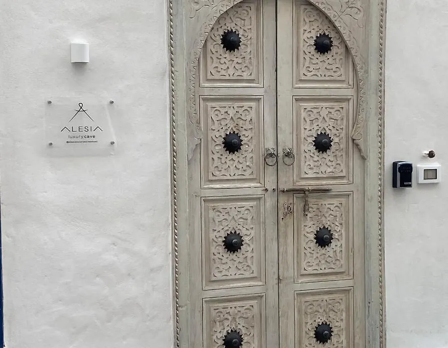 Alesia Luxury Cave-1