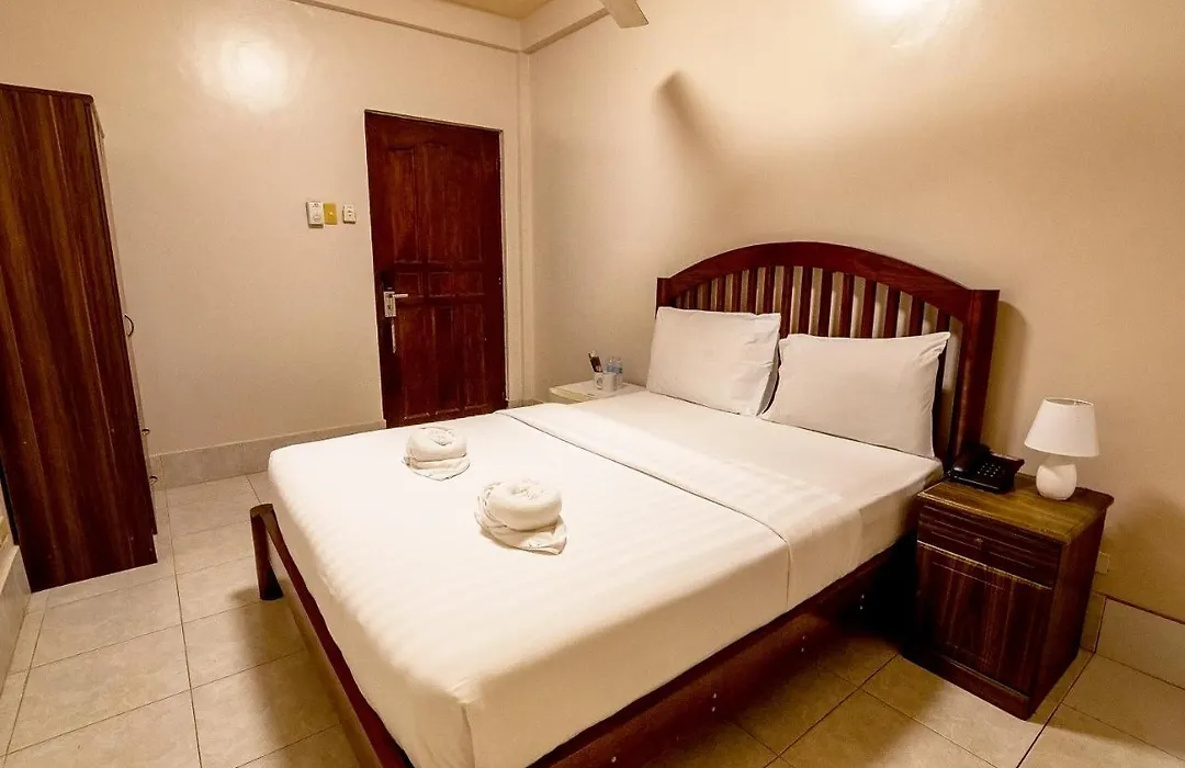 Kiwi Hotel-1