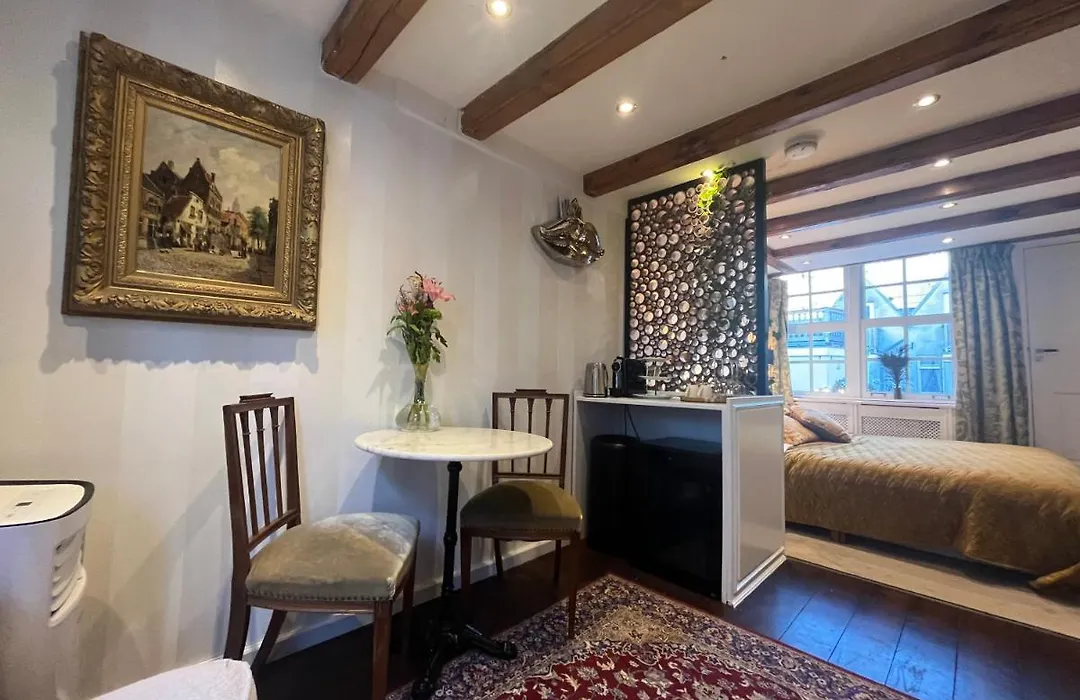 The Smallest Hotel In Amsterdam-1