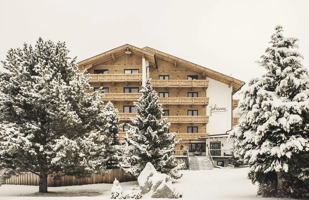 Hotel Johanna Mitten Im Oetztal-1