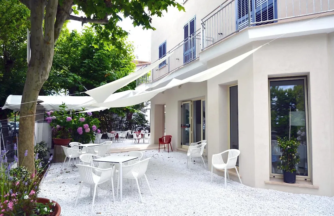 Petit Hotel-1