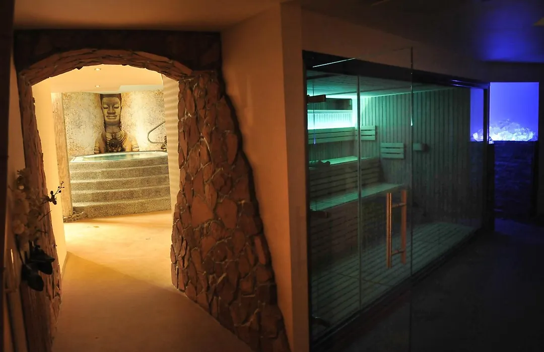 Hotel & Wellness Royal Astrid-1