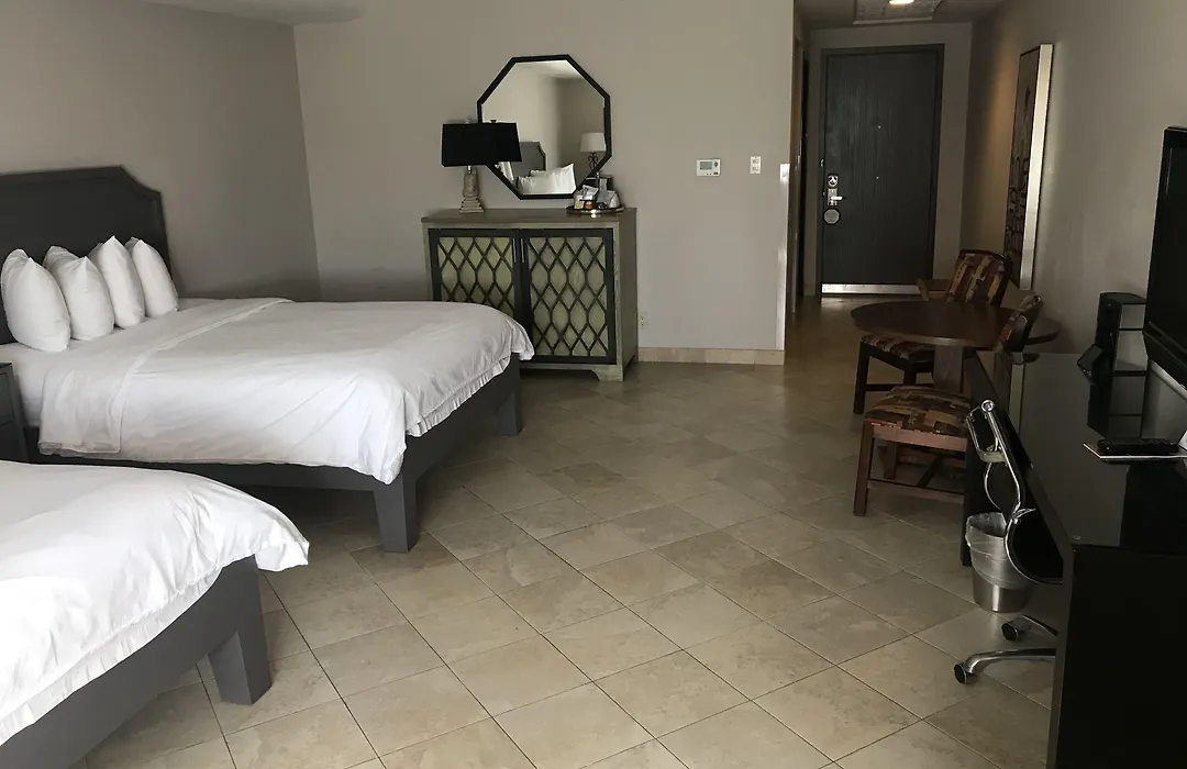 Hollywood Hotel-1