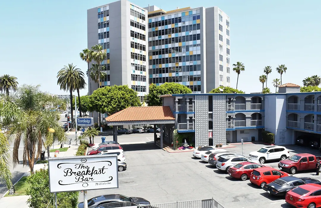 Travelodge By Wyndham Long Beach Convention Center-1