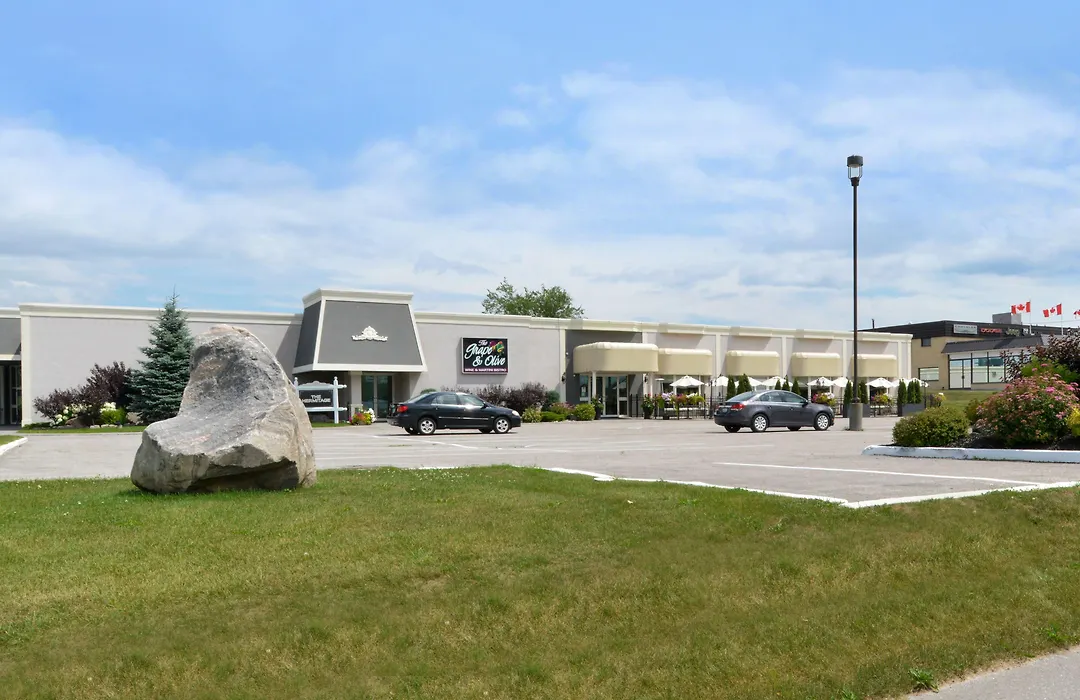Best Western Plus Mariposa Inn & Conference Centre-1
