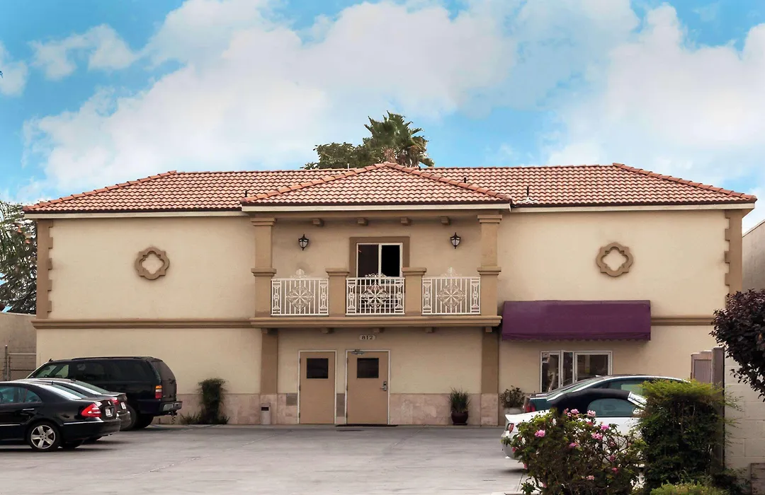 Howard Johnson By Wyndham Bakersfield-1