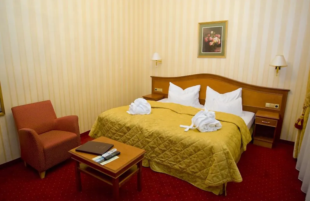 Pension Opera Suites I Self Check In I Ac In All Rooms-1