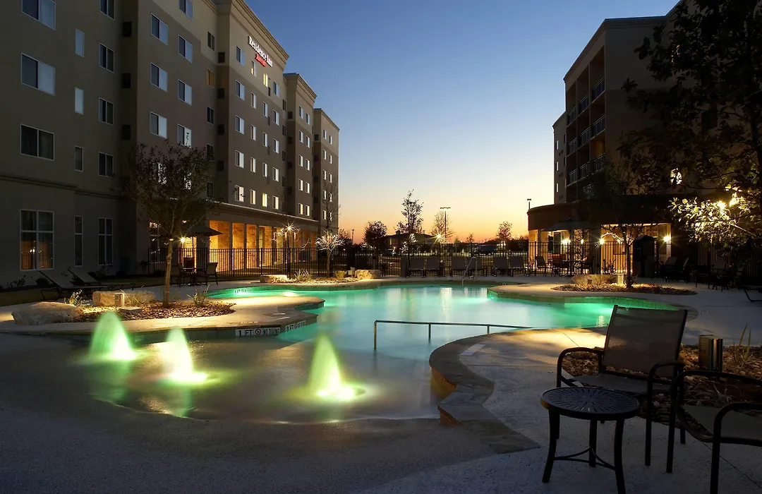 Courtyard By Marriott San Antonio Six Flags At The Rim-1
