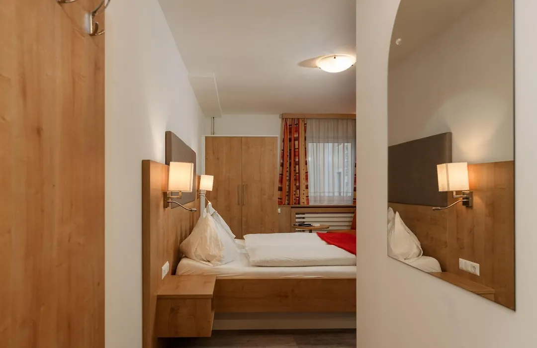 Erlys Cityhotel-1